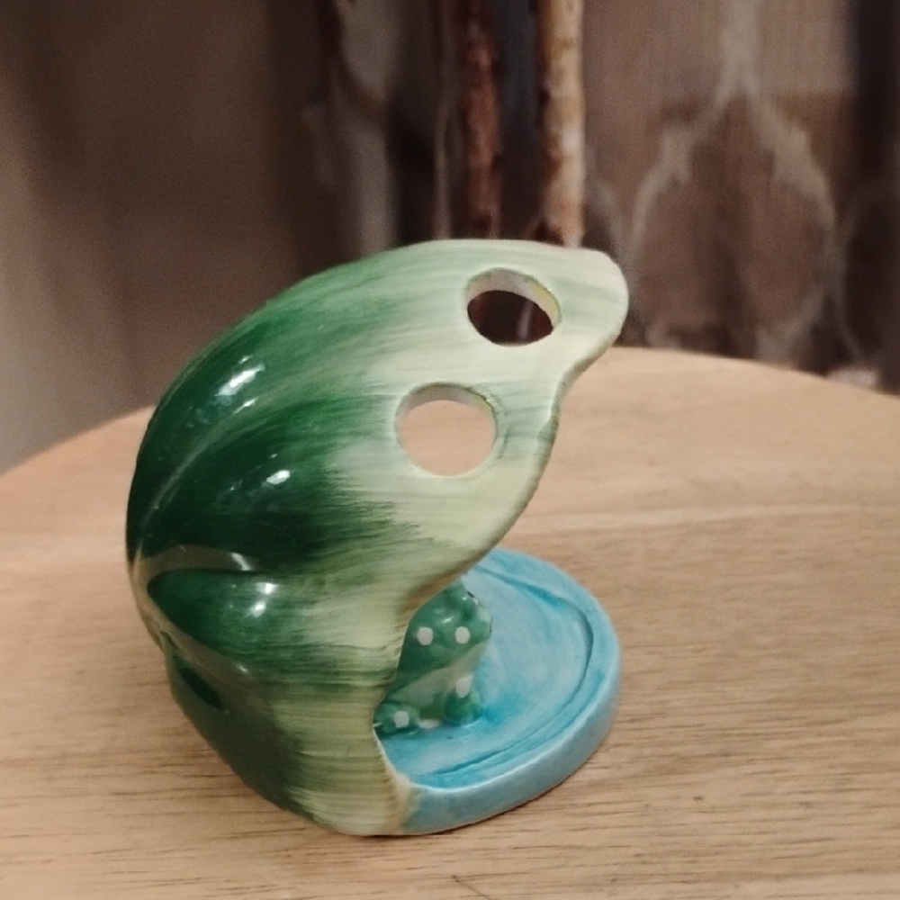 Vintage Ceramic Frog & Strawberry Toothbrush Holder - Picture 6 of 8